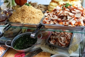 Xe bánh mì Tư Trầu ngon nức tiếng Sài Gòn: 60 năm vẫn &#8220;bao ghiền&#8221; bởi vị xíu mại độc quyền