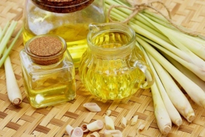 Xông tinh dầu tại nơi ở của bệnh nhân Covid