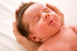 Xuất huyết não ở trẻ sơ sinh có chữa được không?