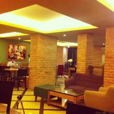 Tổng hợp- Tiệm Bánh The Coffee Bean & Tea Leaf - Thái Văn Lung