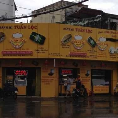 Tổng hợp- Tiệm Bánh Tuấn Lộc - Bánh Mì Nóng Kẹp Chả Bò