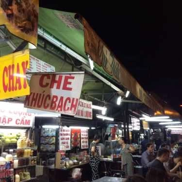 Không gian- Ăn vặt Chè Thái Ngọc Nhi - Chợ Tân Định