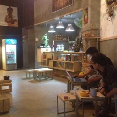 Không gian- [a]é Cafe - Hoàng Hoa Thám