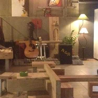 Không gian- [a]é Cafe - Hoàng Hoa Thám