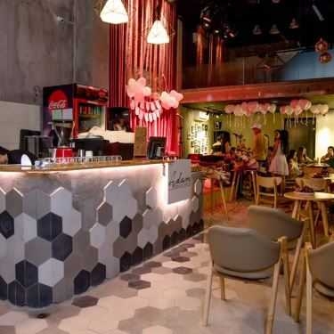 Không gian- Adam Cafe