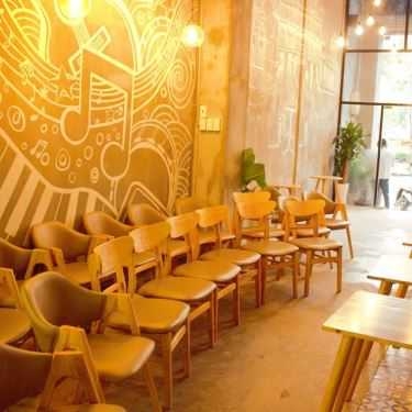 Không gian- Adam Cafe