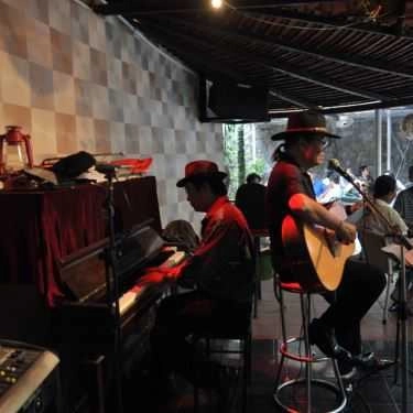 Tổng hợp- Vuông Tròn Cafe