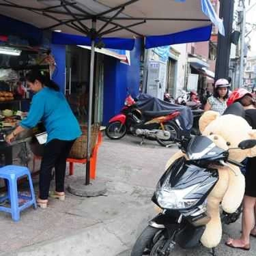 Không gian- Ăn vặt Bà Hương - Bánh Mì Phá Lấu Đùi Heo