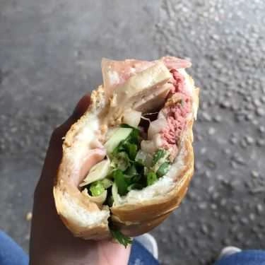 Món ăn- Tiệm Bánh Bánh Mì Ba Lắc