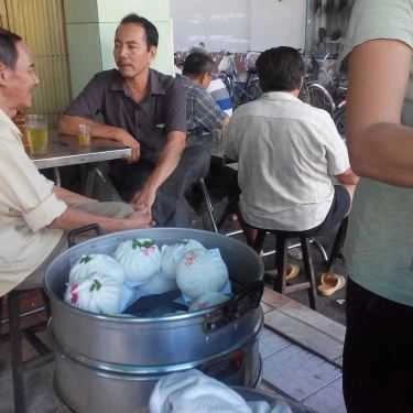 Không gian- Ăn vặt Bánh Bao Xá Xíu