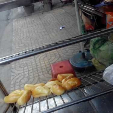 Không gian- Tiệm Bánh Anh Việt - Bánh Mì, Bánh Giò  - Vườn Lan