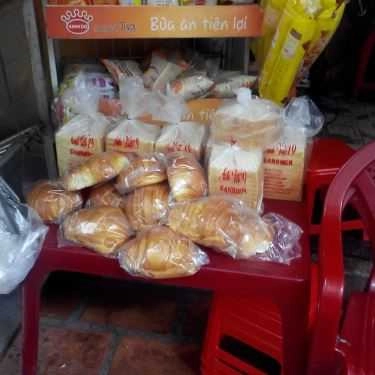 Không gian- Tiệm Bánh Anh Việt - Bánh Mì, Bánh Giò  - Vườn Lan