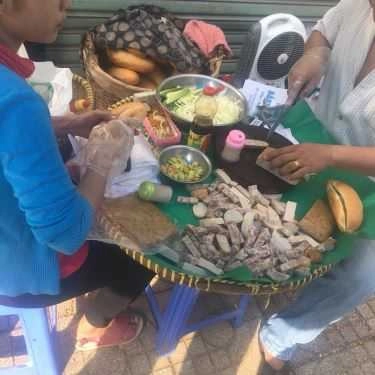 Tổng hợp- Tiệm Bánh Cụ Lý - Bánh Mì Chả Bò Thì Là
