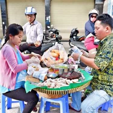 Tổng hợp- Tiệm Bánh Cụ Lý - Bánh Mì Chả Bò Thì Là