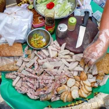 Tổng hợp- Tiệm Bánh Cụ Lý - Bánh Mì Chả Bò Thì Là