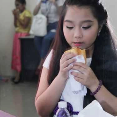 Tổng hợp- Tiệm Bánh Cụ Lý - Bánh Mì Chả Bò Thì Là