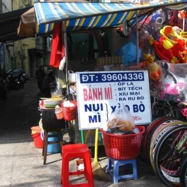 Không gian- Ăn vặt Bánh Mì Chảo & Nui Xào Bò