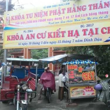 Không gian- Quán Ăn Cô Hoa - Bánh Mì Chay