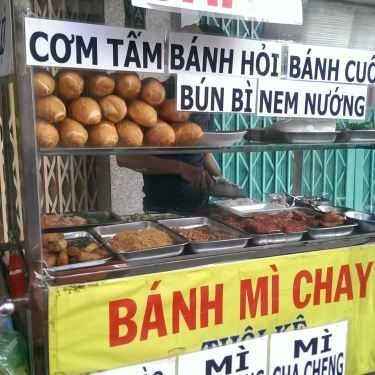 Không gian- Ăn vặt Bánh Mì Chay Thôi Kệ