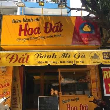 Không gian- Tiệm Bánh Hoa Đất - Bánh Mì Gà