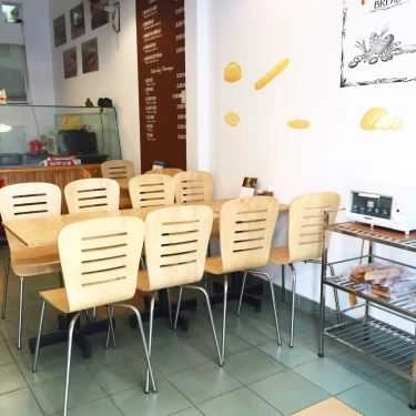 Không gian- Tiệm Bánh Bánh Mì Gấu Mập Pác