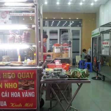 Không gian- Tiệm Bánh Định - Bánh Mì Chả Giò