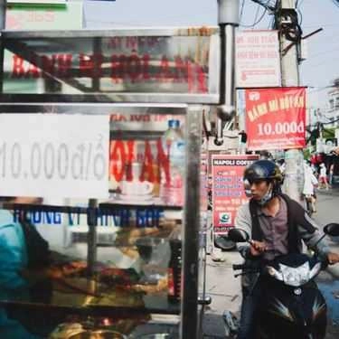 Không gian- Ăn vặt Bánh Mì Hội An - Chu Văn An