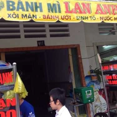 Không gian- Ăn vặt Bánh Mì & Bánh Ướt Lan Anh