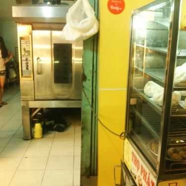 Không gian- Tiệm Bánh Bánh Mì Lương Phan