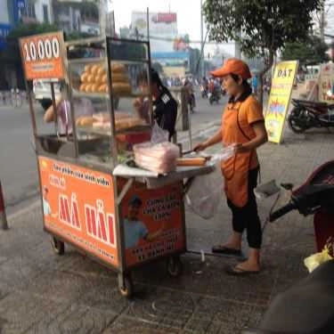 Không gian- Ăn vặt Bánh Mì Má Hải - Lạc Long Quân