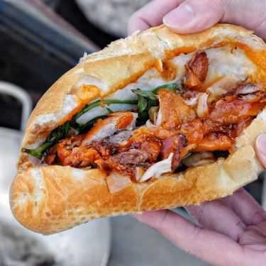 Món ăn- Ăn vặt Bánh Mì Nhồi Chim Cút