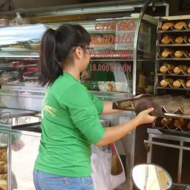 Không gian- Tiệm Bánh Bánh Mì Thịt Lương Phan - Lâm Văn Bền