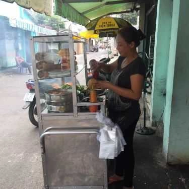 Không gian- Ăn vặt Bánh Mì Thịt Nướng & Cơm Cháy Chà Bông