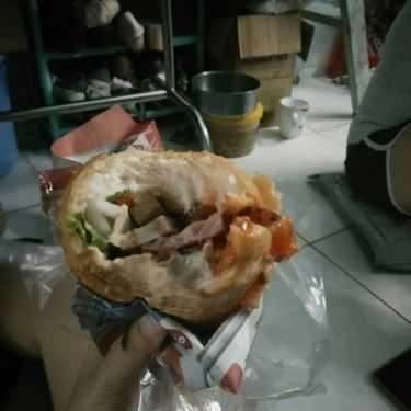 Món ăn- Ăn vặt Bánh Mì Thịt Quay Chả Lụa