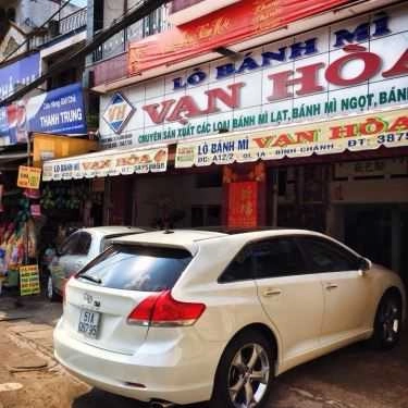 Không gian- Tiệm Bánh Bánh Mì Vạn Hoà