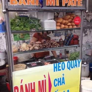 Không gian- Ăn vặt Bánh Mì & Xôi Mặn - Lạc Long Quân