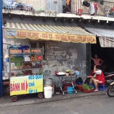 Không gian- Ăn vặt Bánh Mì & Xôi Mặn - Lạc Long Quân