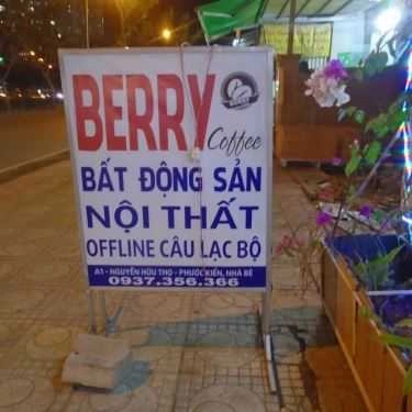 Không gian- Berry Coffee