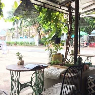Không gian- Blooming Cafe