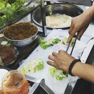 Món ăn- Ăn vặt Bò Bía Trứng - Chợ Tân Định