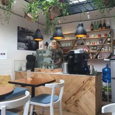 Không gian- Breathe Coffee & Tea
