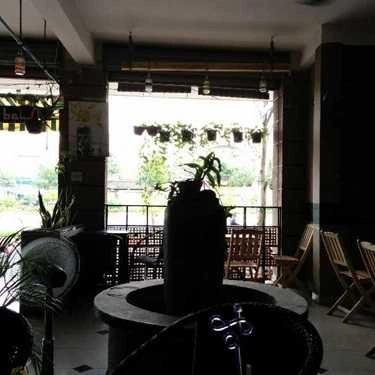 Không gian- Bạn Cafe - Phạm Văn Đồng