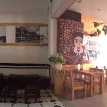 Không gian- Domino Cafe - Hoàng Hoa Thám
