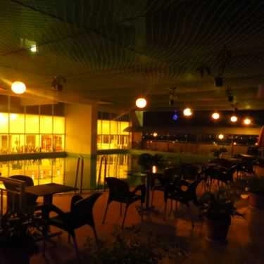Không gian- Cafe Hồ Bơi Lê Thành - Mã Lò