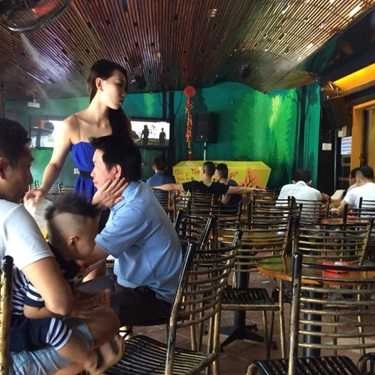 Không gian- Cafe Hùng - Bờ Kè