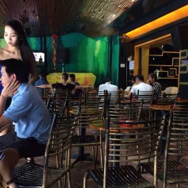 Không gian- Cafe Hùng - Bờ Kè
