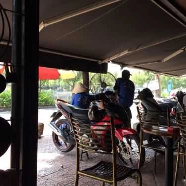 Không gian- Cafe Hùng - Bờ Kè