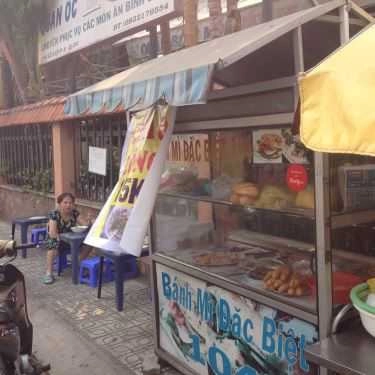 Không gian- Ăn vặt Bánh Mì & Cháo Lòng - Lê Lợi