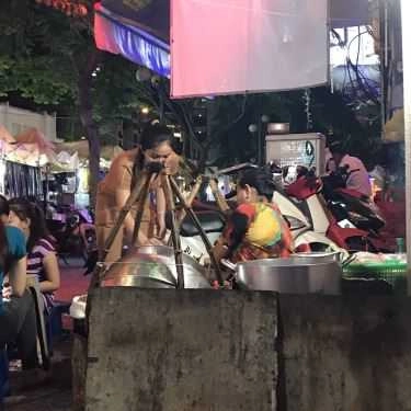 Không gian- Ăn vặt Cháo Lòng Đêm - Chợ Bến Thành