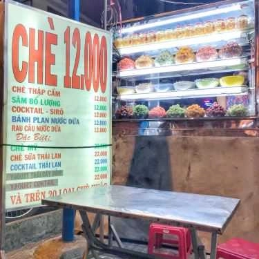 Không gian- Ăn vặt Chè Ba Cô Gái